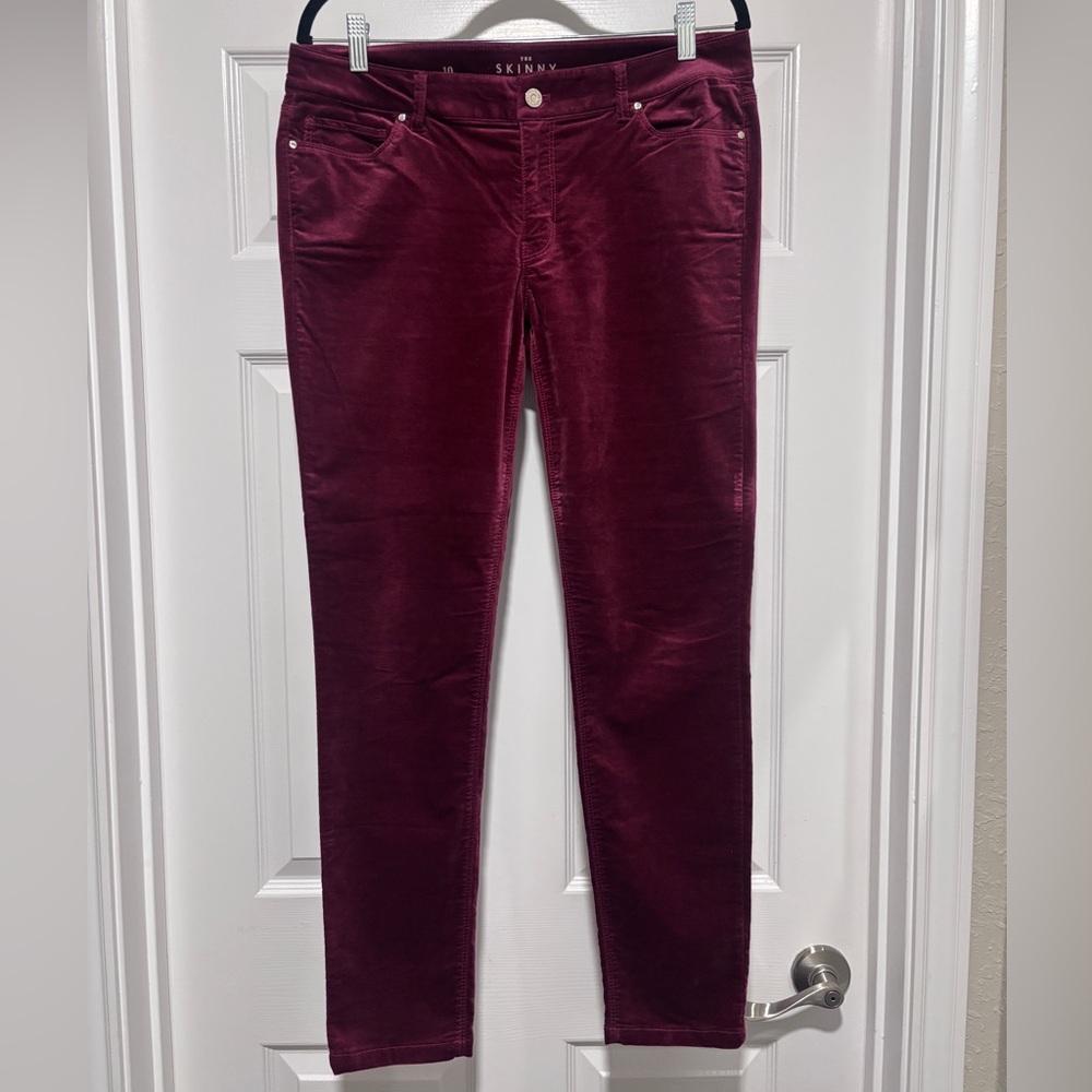 0090- White House Black Market Burgundy Velvet Skinny Pants Size 10